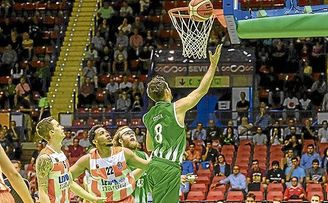 San Pablo celebra el primer triunfo del Betis