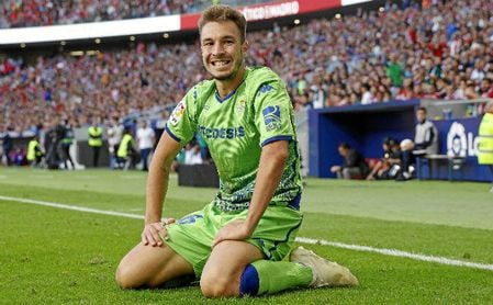 Loren Morón se lamenta durante el encuentro entre Atlético y Betis. Loren Morón se lamenta durante el encuentro entre Atlético y Betis.