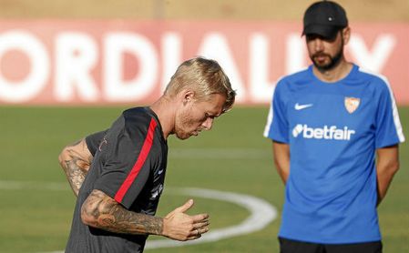 Kjaer se ha convertido en todo un fijo para el técnico sevillista, Pablo Machín. Kjaer se ha convertido en todo un fijo para el técnico sevillista, Pablo Machín.