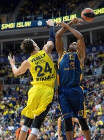 97-72. Fenerbahce, sin piedad en el debut del Herbalife en Euroliga 97-72. Fenerbahce, sin piedad en el debut del Herbalife en Euroliga