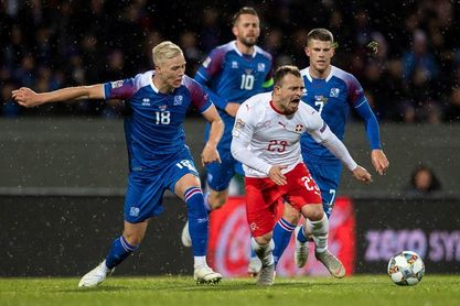 1-2. Suiza restablece sus opciones y envía a segunda a Islandia 1-2. Suiza restablece sus opciones y envía a segunda a Islandia
