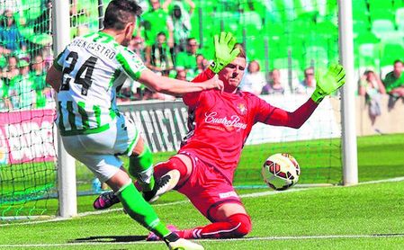 Rubén Castro firmó un ´hat-trick´ en la última visita del Valladolid al Benito Villamarín en marzo de 2015, con ambos equipos en Segunda. Rubén Castro firmó un ´hat-trick´ en la última visita del Valladolid al Benito Villamarín en marzo de 2015, con ambos equipos en Segunda.