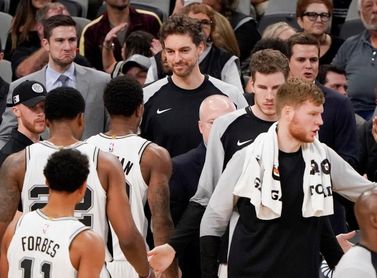 Ibaka brilla ante ausencia de Leonard; Pau Gasol y Spurs sobreviven a Doncic Ibaka brilla ante ausencia de Leonard; Pau Gasol y Spurs sobreviven a Doncic