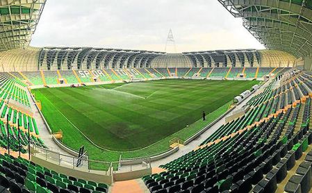 El Akhisar Stadyumu tiene una capacidad de 12.139 espectadores y está totalmente cubierto. El Akhisar Stadyumu tiene una capacidad de 12.139 espectadores y está totalmente cubierto.