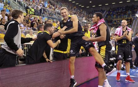 77-91. El Tenerife amarga la fiesta al Gran Canaria 77-91. El Tenerife amarga la fiesta al Gran Canaria