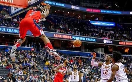 James supera a Chamberlain como anotador. James supera a Chamberlain como anotador.