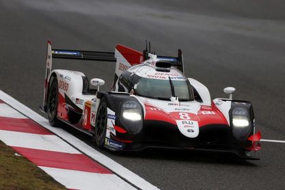 Alonso y Toyota mandan en la lluviosa Shanghái Alonso y Toyota mandan en la lluviosa Shanghái