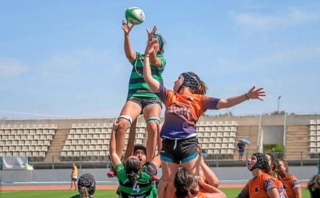 Las Cocodrilas durante el choque ante el INEF Rugby. Las Cocodrilas durante el choque ante el INEF Rugby.