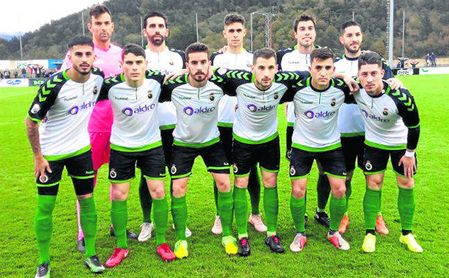 Once del Racing en el último partido liguero en el Grupo II de Segunda B ante el Amorebieta (1-3). Once del Racing en el último partido liguero en el Grupo II de Segunda B ante el Amorebieta (1-3).