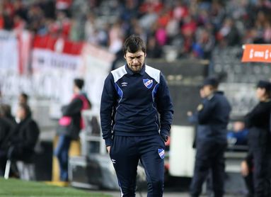 Alexander Medina renuncia como entrenador del Nacional uruguayo Alexander Medina renuncia como entrenador del Nacional uruguayo