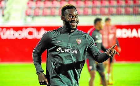 Pese a que Machín está corto de efectivos atrás, Gnagnon apenas juega. Pese a que Machín está corto de efectivos atrás, Gnagnon apenas juega.