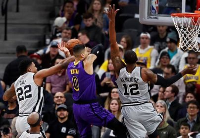 133-120. DeRozan y los reservas de Spurs definen la victoria ante Lakers 133-120. DeRozan y los reservas de Spurs definen la victoria ante Lakers