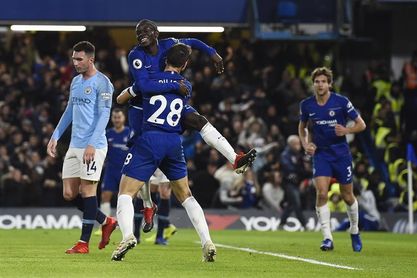 2-0. Guardiola cede el liderato en la telaraña de Sarri 2-0. Guardiola cede el liderato en la telaraña de Sarri