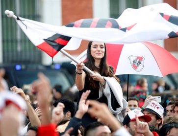 La afición de River Plate toma el centro de Madrid para su "banderazo" La afición de River Plate toma el centro de Madrid para su "banderazo"