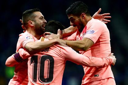 Messi, recital de líder en un derbi sin color Messi, recital de líder en un derbi sin color