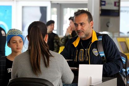 Simpatizantes de Boca y River viajan para llegar a la final de Madrid Simpatizantes de Boca y River viajan para llegar a la final de Madrid