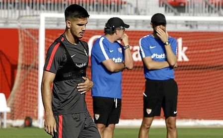 Machín ha citado a 19 futbolistas. Machín ha citado a 19 futbolistas.
