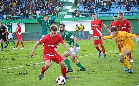 Luci se quejó tras el partido del estado del césped del Villanovense. Luci se quejó tras el partido del estado del césped del Villanovense.