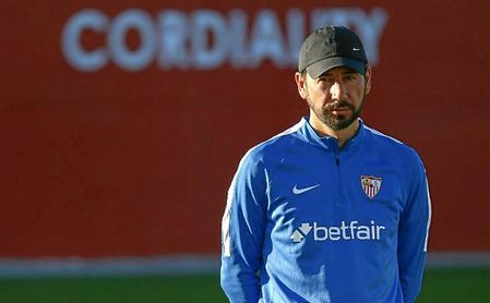 Pablo Machín, en la ciudad deportiva sevillista durante un entrenamiento del primer equipo. Pablo Machín, en la ciudad deportiva sevillista durante un entrenamiento del primer equipo.