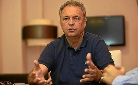 Caparrós no quiere confirmar si lo de Munir está ya cerrado. Caparrós no quiere confirmar si lo de Munir está ya cerrado.