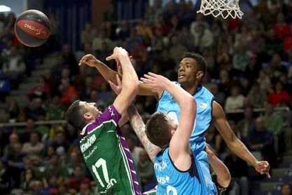 82-76. El Unicaja certifica su participación en la Copa del Rey 82-76. El Unicaja certifica su participación en la Copa del Rey