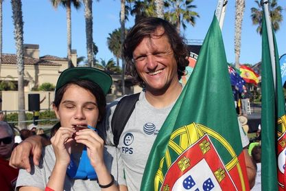 Marta Paço, ciega y bronce en Mundial Surf: "No me imagino cómo será el mar" Marta Paço, ciega y bronce en Mundial Surf: "No me imagino cómo será el mar"