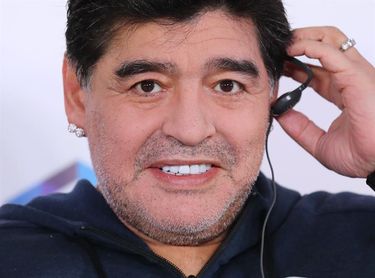 Diego Maradona fue intervenido por un pequeño sangrado en el estómago Diego Maradona fue intervenido por un pequeño sangrado en el estómago