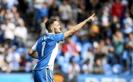 Lucas Pérez, en una imagen de archivo, quiere dar por terminado su periplo en la Premier. Lucas Pérez, en una imagen de archivo, quiere dar por terminado su periplo en la Premier.
