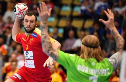 22-24. Islandia deja fuera de la segunda fase a la Macedonia de Raúl González 22-24. Islandia deja fuera de la segunda fase a la Macedonia de Raúl González
