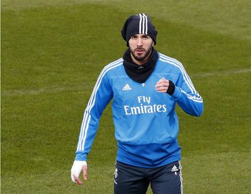 Courtois y Benzema se entrenan y podrán jugar ante el Sevilla Courtois y Benzema se entrenan y podrán jugar ante el Sevilla
