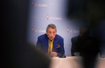 Mouriño acude al entrenamiento del Celta, en un momento delicado del equipo Mouriño acude al entrenamiento del Celta, en un momento delicado del equipo