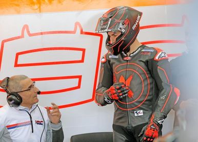 Jorge Lorenzo, operado de la muñeca izquierda, se perderá los test de Sepang Jorge Lorenzo, operado de la muñeca izquierda, se perderá los test de Sepang