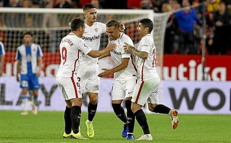 Mercado es muy querido dentro del vestuario del Sevilla FC. Mercado es muy querido dentro del vestuario del Sevilla FC.