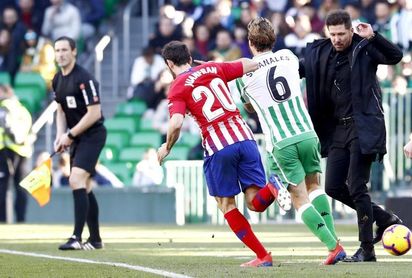 Juanfran lamenta "no haber podido recortar puntos" al Barcelona Juanfran lamenta "no haber podido recortar puntos" al Barcelona