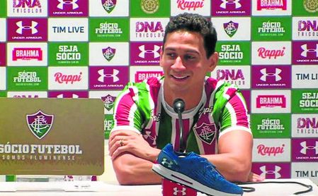 Ganso carga contra Sampaoli durante su presentación Ganso carga contra Sampaoli durante su presentación