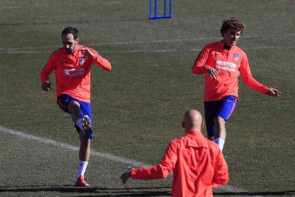 Arias o Juanfran, la duda del once de Simeone Arias o Juanfran, la duda del once de Simeone