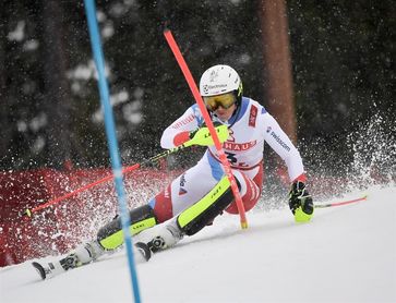 Holdener lidera el eslalon tras la primera manga; Shiffrin es tercera Holdener lidera el eslalon tras la primera manga; Shiffrin es tercera