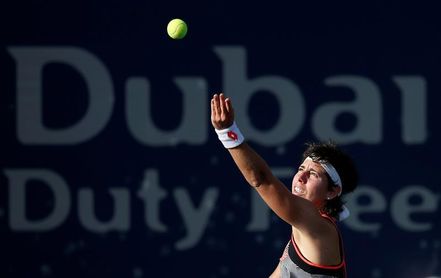 Carla Suárez se deshace fácil de Strycova; Arruabarrena, eliminada Carla Suárez se deshace fácil de Strycova; Arruabarrena, eliminada