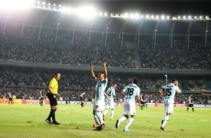 Racing recupera su liderazgo de la Superliga argentina con tres goles a Godoy Racing recupera su liderazgo de la Superliga argentina con tres goles a Godoy
