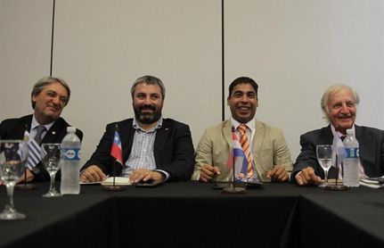 Bolivia presenta su postulación para unirse a la candidatura del mundial de fútbol de 2030 Bolivia presenta su postulación para unirse a la candidatura del mundial de fútbol de 2030