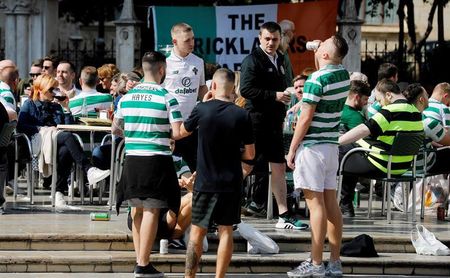 Miles de aficionados del Celtic tiñen de verde la ciudad de Valencia Miles de aficionados del Celtic tiñen de verde la ciudad de Valencia