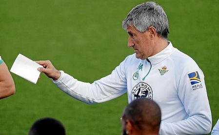 Setién echa un cable a un padre tras castigar a su hijo sin ver el Betis-Rennes Setién echa un cable a un padre tras castigar a su hijo sin ver el Betis-Rennes