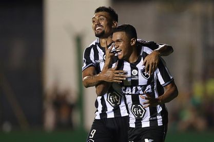 Botafogo, Unión La Calera, Liverpool y Santaní se instalan en la segunda fase Botafogo, Unión La Calera, Liverpool y Santaní se instalan en la segunda fase