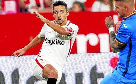 En el sistema de tres centrales, el carrilero tiene que ser un jugador total. En el sistema de tres centrales, el carrilero tiene que ser un jugador total.