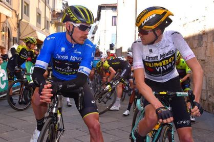 Alaphilippe fulmina a Van Avermaet al esprint; Yates, líder de la general Alaphilippe fulmina a Van Avermaet al esprint; Yates, líder de la general
