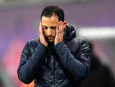 El Schalke destituye a su técnico Tedesco El Schalke destituye a su técnico Tedesco