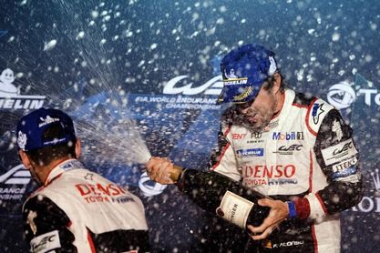 Alonso, más líder, sobrevoló triunfal los baches de Sebring Alonso, más líder, sobrevoló triunfal los baches de Sebring
