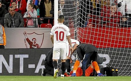 Vaclik se lesionó ante el Slavia en el partido de ida. Vaclik se lesionó ante el Slavia en el partido de ida.