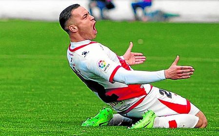 De Tomas suma 11 tantos con el Rayo en lo que va de temporada. De Tomas suma 11 tantos con el Rayo en lo que va de temporada.