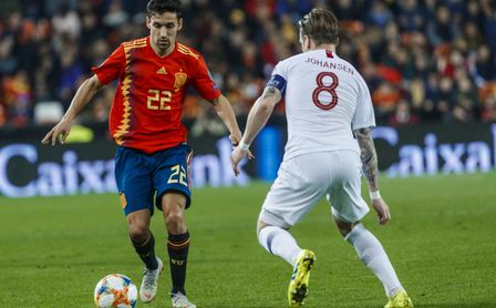 Jesús Navas, titular y Canales debuta con España Jesús Navas, titular y Canales debuta con España